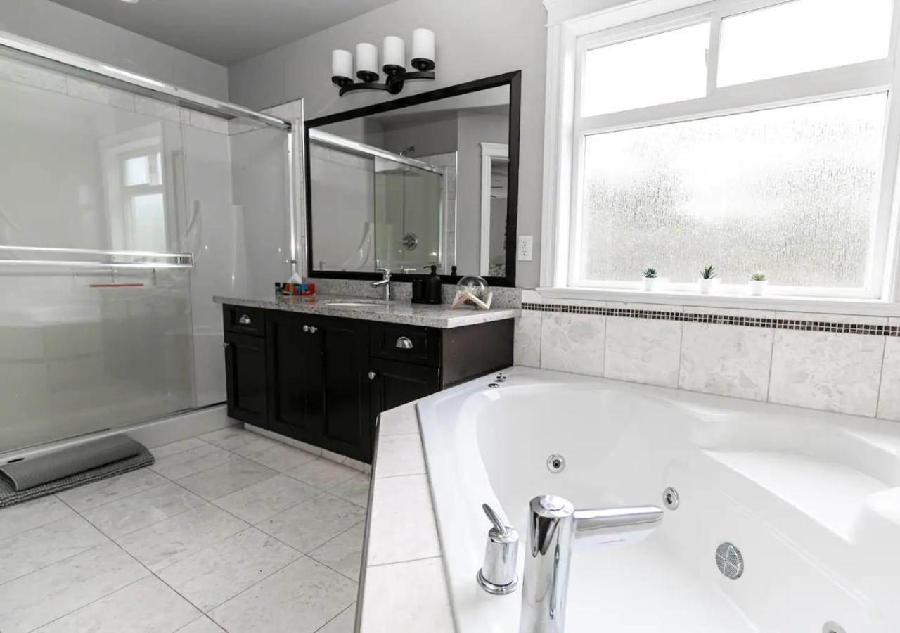Bellamy Manor Large Home With 5Beds! In Langford Victoria Dış mekan fotoğraf